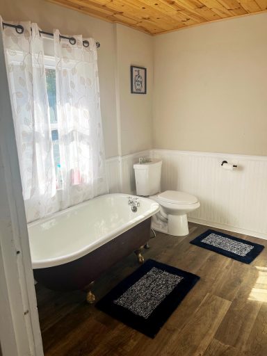 Bathroom Tub and Toilet Image